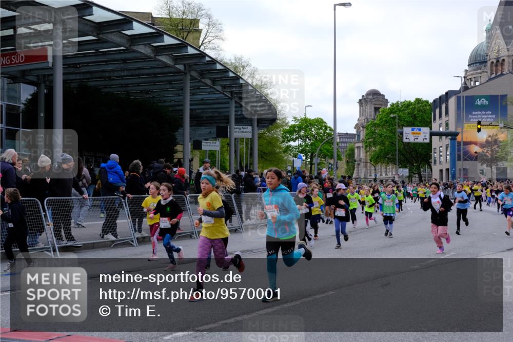 25.04.2026 - Das Zehntel Tim E. http://msf.ph/oto/9570001 25.04.2026 09:00:17 Ziel 1175, 1179, 1233, 1268, 1456, 1526, 1548, 1593, 1598, 1652, 1675, 1680, 1686, 1690, 1770, 1774, 1824, 2140, 2412, 2420, 2421, 2424, 2596, 2613, 3019, 3152, 3205, 3242, 3304, 3522, 3765, 3778, 3806 meine-sportfotos.de