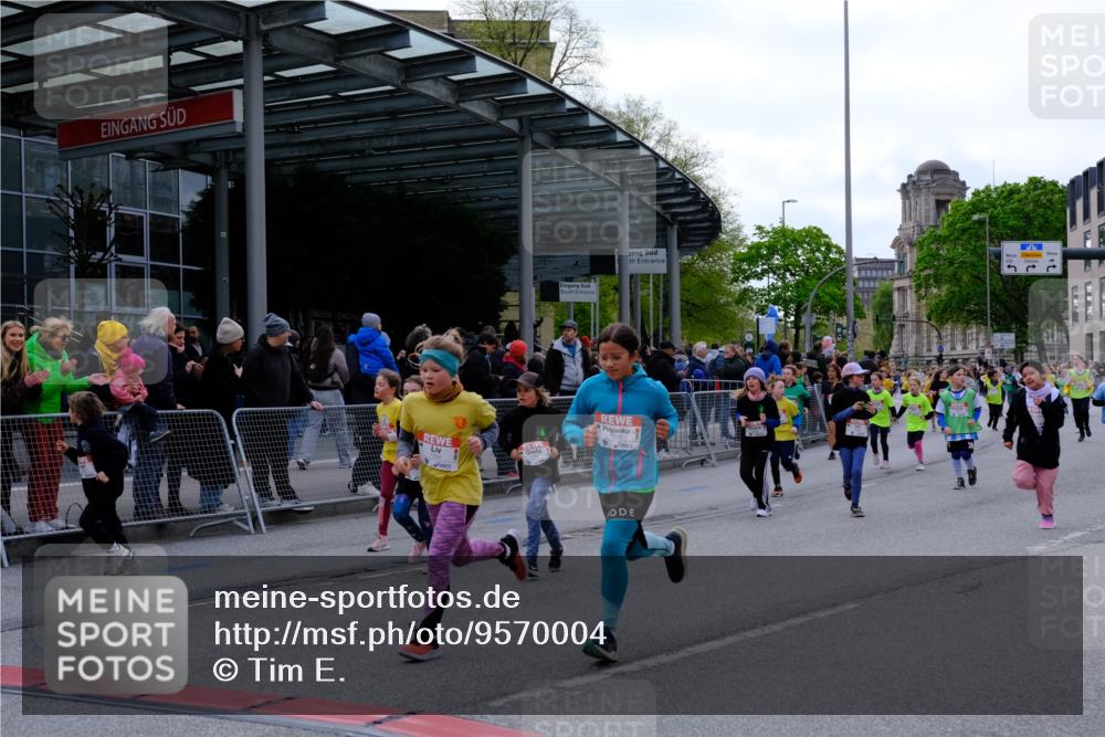 25.04.2026 - Das Zehntel Tim E. http://msf.ph/oto/9570004 25.04.2026 09:00:17 Ziel 1175, 1179, 1233, 1268, 1456, 1526, 1548, 1593, 1598, 1652, 1675, 1680, 1686, 1690, 1770, 1774, 1824, 2140, 2412, 2420, 2421, 2424, 2596, 2613, 3019, 3152, 3205, 3242, 3304, 3522, 3765, 3778, 3806 meine-sportfotos.de