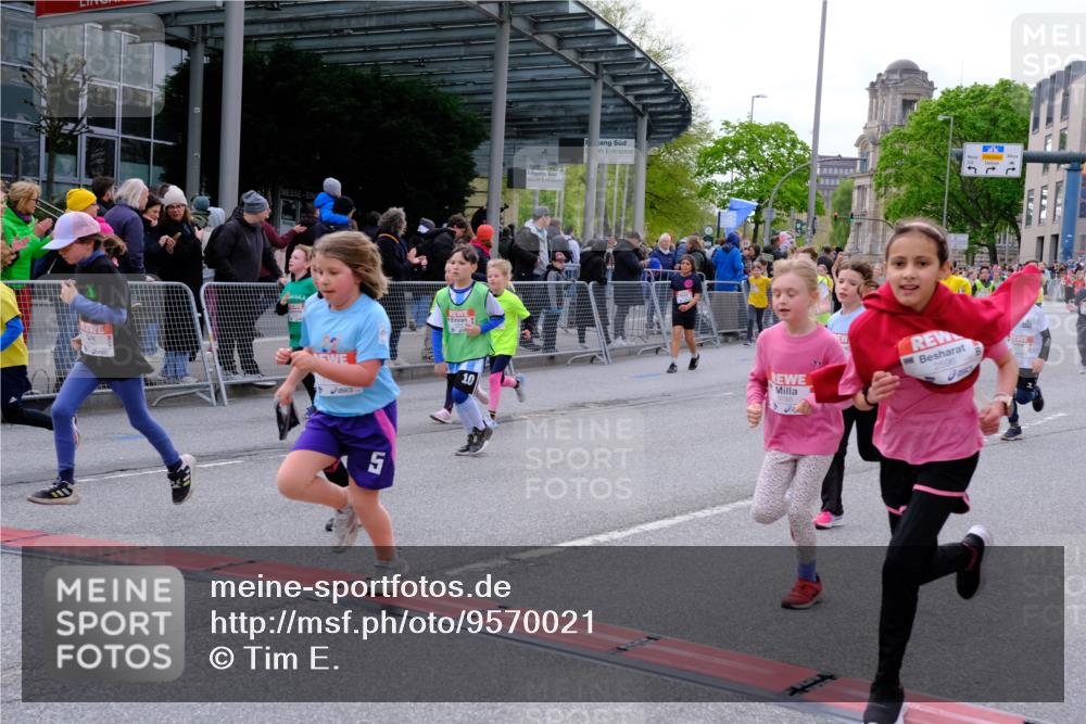 25.04.2026 - Das Zehntel Tim E. http://msf.ph/oto/9570021 25.04.2026 09:00:21 Ziel 1115, 1175, 1179, 1233, 1268, 1456, 1485, 1526, 1541, 1548, 1593, 1598, 1652, 1675, 1680, 1686, 1690, 1824, 1927, 2351, 2364, 2420, 2424, 2596, 2613, 2722, 2725, 3019, 3205, 3304, 3522, 3704, 3706, 3765, 3778 meine-sportfotos.de