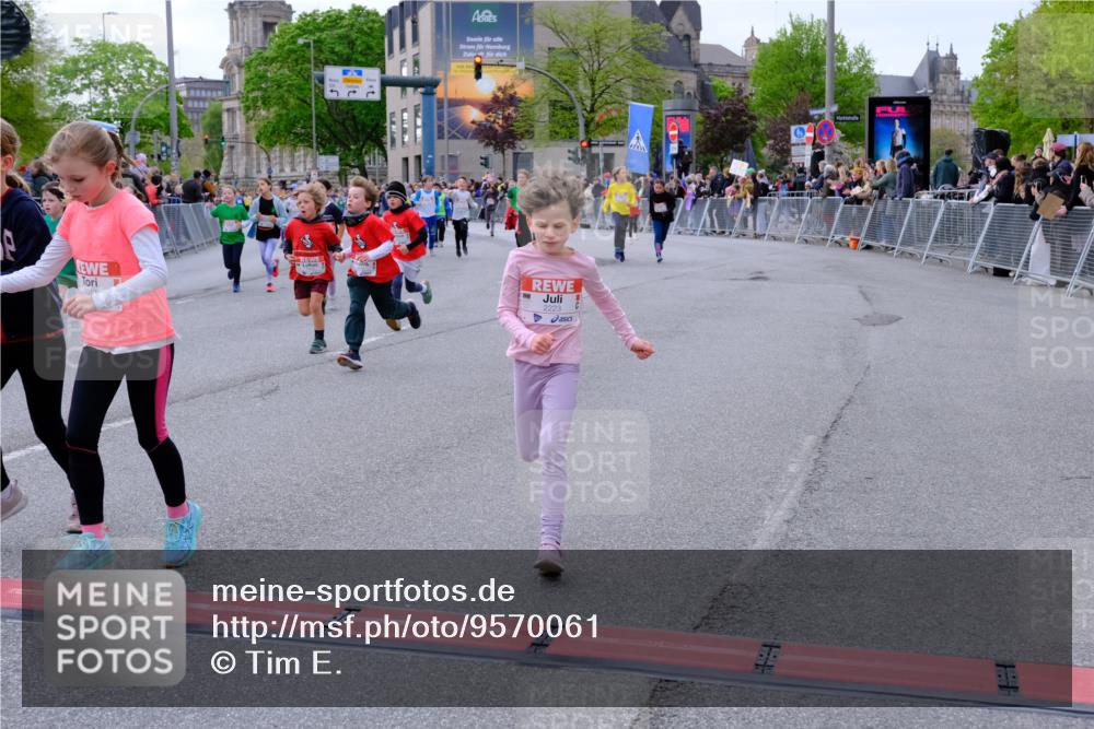 25.04.2026 - Das Zehntel Tim E. http://msf.ph/oto/9570061 25.04.2026 09:00:32 Ziel 1011, 1013, 1115, 1495, 1541, 1607, 1609, 1611, 1613, 1618, 1722, 1746, 1822, 1927, 2223, 2351, 2360, 2361, 2366, 2500, 2531, 2542, 2546, 2716, 2722, 2725, 2740, 2760, 3094, 3139, 3265, 3292, 3349, 3363, 3409, 3914 meine-sportfotos.de