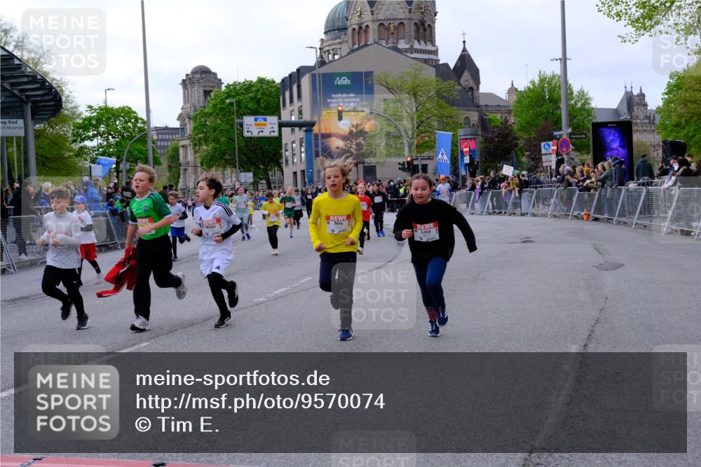 25.04.2026 - Das Zehntel Tim E. http://msf.ph/oto/9570074 25.04.2026 09:00:37 Ziel 1011, 1013, 1349, 1406, 1444, 1447, 1452, 1493, 1495, 1722, 1746, 1822, 2223, 2360, 2361, 2366, 2493, 2500, 2531, 2542, 2546, 2587, 2627, 2628, 2716, 2743, 2879, 3139, 3265, 3292, 3349, 3363, 3409, 3471, 3619, 3623, 3914 meine-sportfotos.de