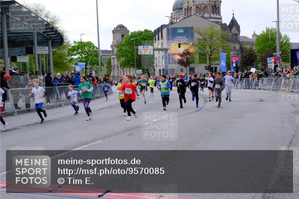 25.04.2026 - Das Zehntel Tim E. http://msf.ph/oto/9570085 25.04.2026 09:00:39 Ziel 1011, 1013, 1349, 1406, 1444, 1447, 1452, 1493, 1495, 1635, 1643, 1722, 1746, 1822, 2223, 2360, 2361, 2366, 2493, 2500, 2531, 2542, 2546, 2587, 2627, 2628, 2716, 2743, 2879, 2967, 3292, 3409, 3471, 3514, 3540, 3619, 3623, 3878, 3914 meine-sportfotos.de