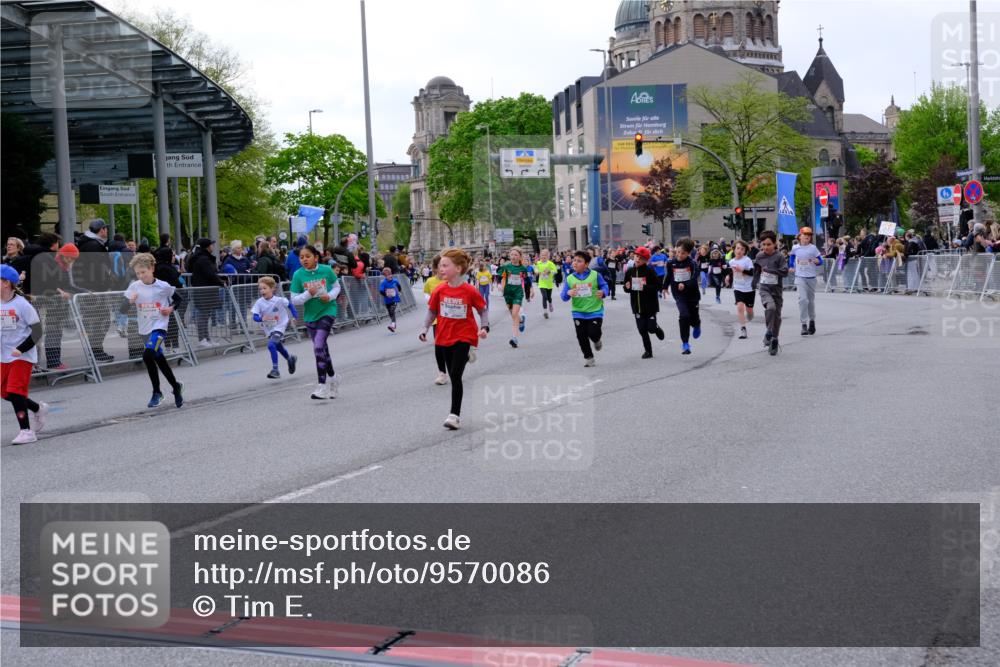 25.04.2026 - Das Zehntel Tim E. http://msf.ph/oto/9570086 25.04.2026 09:00:39 Ziel 1011, 1013, 1349, 1406, 1444, 1447, 1452, 1493, 1495, 1635, 1643, 1722, 1746, 1822, 2223, 2360, 2361, 2366, 2493, 2500, 2531, 2542, 2546, 2587, 2627, 2628, 2716, 2743, 2879, 2967, 3292, 3409, 3471, 3514, 3540, 3619, 3623, 3878, 3914 meine-sportfotos.de