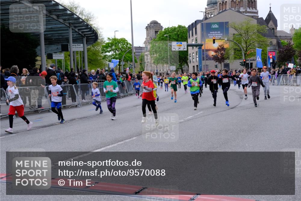 25.04.2026 - Das Zehntel Tim E. http://msf.ph/oto/9570088 25.04.2026 09:00:39 Ziel 1011, 1013, 1349, 1406, 1444, 1447, 1452, 1493, 1495, 1635, 1643, 1722, 1746, 1822, 2223, 2360, 2361, 2366, 2493, 2500, 2531, 2542, 2546, 2587, 2627, 2628, 2716, 2743, 2879, 2967, 3292, 3409, 3471, 3514, 3540, 3619, 3623, 3878, 3914 meine-sportfotos.de