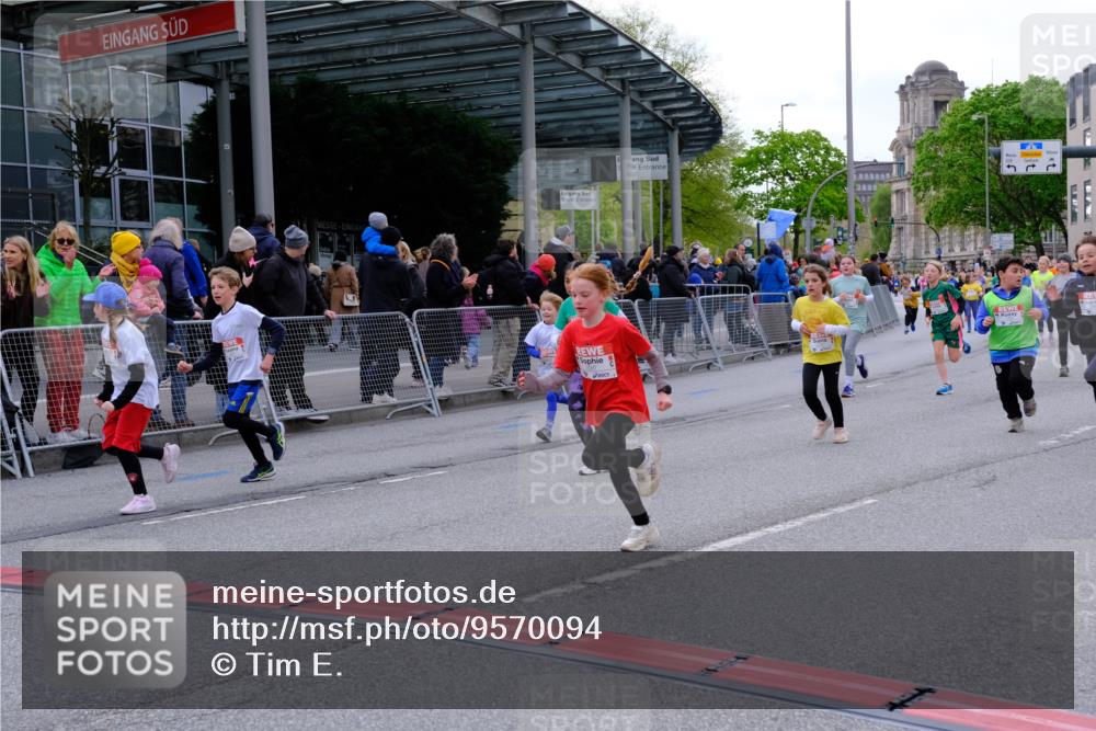 25.04.2026 - Das Zehntel Tim E. http://msf.ph/oto/9570094 25.04.2026 09:00:40 Ziel 1349, 1406, 1444, 1447, 1452, 1493, 1635, 1643, 1722, 1746, 1822, 2360, 2361, 2366, 2493, 2500, 2531, 2542, 2546, 2587, 2627, 2628, 2716, 2743, 2879, 2967, 3471, 3514, 3540, 3619, 3623, 3878, 3914 meine-sportfotos.de