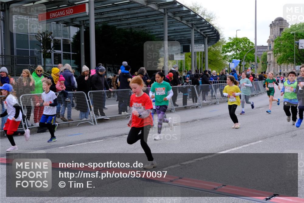 25.04.2026 - Das Zehntel Tim E. http://msf.ph/oto/9570097 25.04.2026 09:00:40 Ziel 1349, 1406, 1444, 1447, 1452, 1493, 1635, 1643, 1722, 1746, 1822, 2360, 2361, 2366, 2493, 2500, 2531, 2542, 2546, 2587, 2627, 2628, 2716, 2743, 2879, 2967, 3471, 3514, 3540, 3619, 3623, 3878, 3914 meine-sportfotos.de