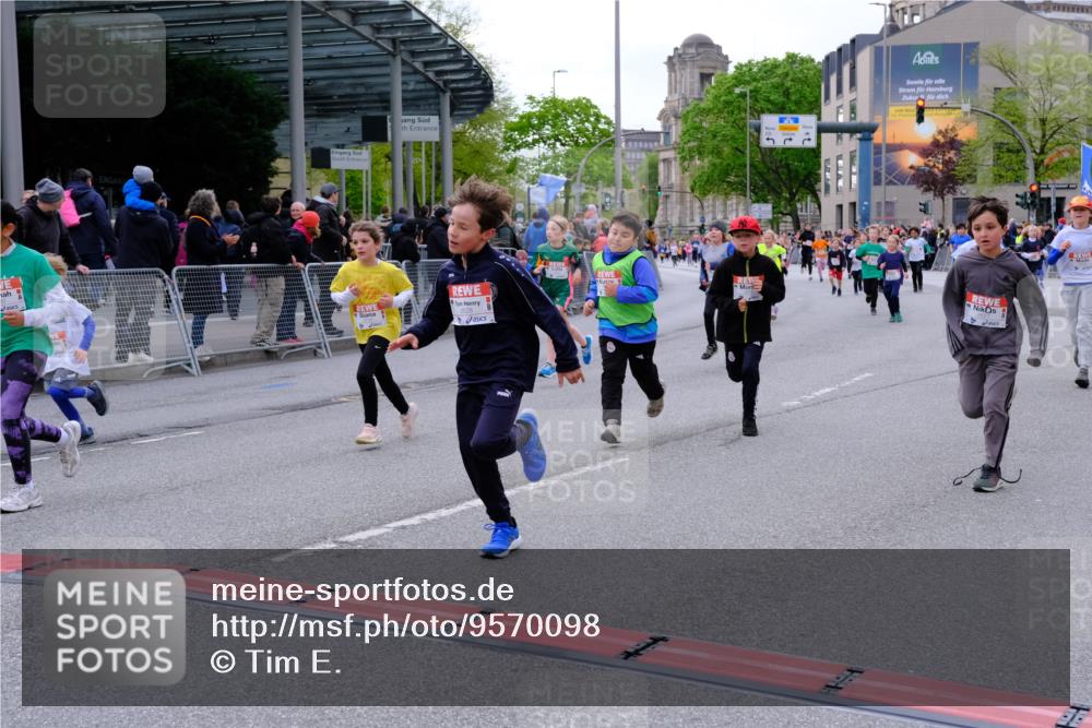 25.04.2026 - Das Zehntel Tim E. http://msf.ph/oto/9570098 25.04.2026 09:00:41 Ziel 1349, 1406, 1444, 1447, 1452, 1493, 1635, 1643, 1722, 1746, 1751, 1822, 1893, 2240, 2360, 2361, 2366, 2493, 2531, 2546, 2587, 2627, 2628, 2716, 2743, 2879, 2967, 3471, 3514, 3540, 3619, 3623, 3878, 3914 meine-sportfotos.de
