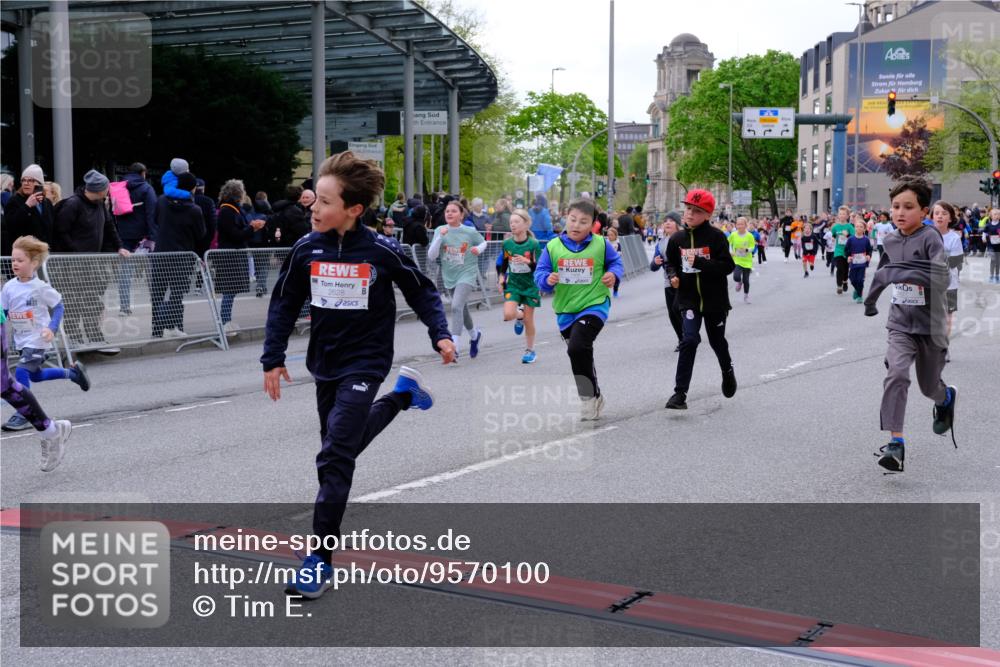 25.04.2026 - Das Zehntel Tim E. http://msf.ph/oto/9570100 25.04.2026 09:00:41 Ziel 1349, 1406, 1444, 1447, 1452, 1493, 1635, 1643, 1722, 1746, 1751, 1822, 1893, 2240, 2360, 2361, 2366, 2493, 2531, 2546, 2587, 2627, 2628, 2716, 2743, 2879, 2967, 3471, 3514, 3540, 3619, 3623, 3878, 3914 meine-sportfotos.de