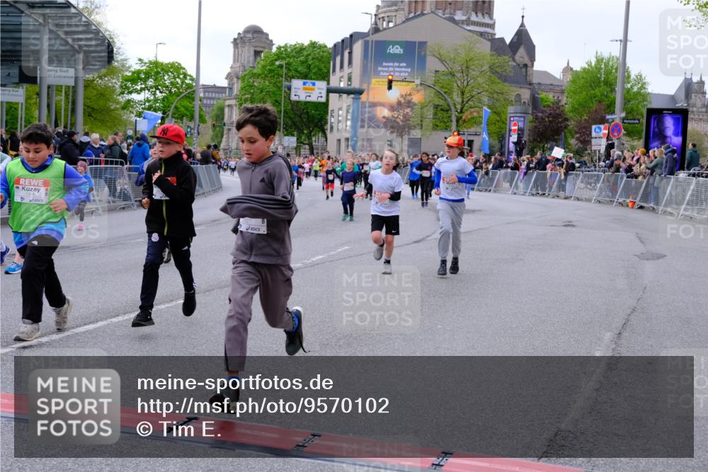 25.04.2026 - Das Zehntel Tim E. http://msf.ph/oto/9570102 25.04.2026 09:00:42 Ziel 1349, 1406, 1444, 1447, 1452, 1493, 1635, 1643, 1722, 1746, 1751, 1822, 1893, 1919, 2240, 2350, 2493, 2587, 2627, 2628, 2716, 2743, 2879, 2967, 3471, 3514, 3540, 3619, 3623, 3878 meine-sportfotos.de