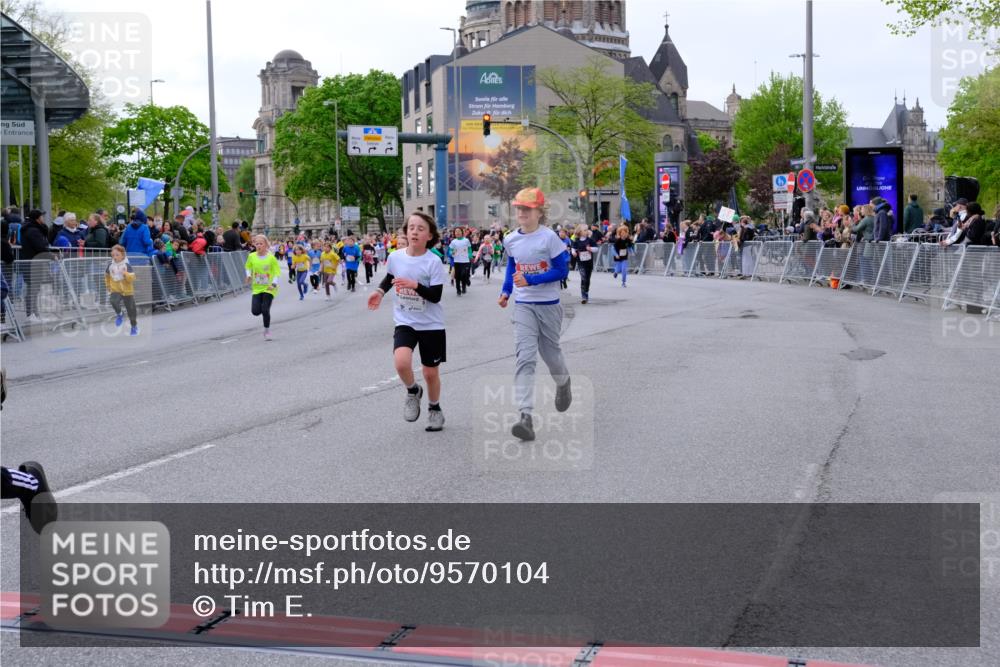 25.04.2026 - Das Zehntel Tim E. http://msf.ph/oto/9570104 25.04.2026 09:00:43 Ziel 1349, 1406, 1444, 1447, 1452, 1493, 1635, 1643, 1722, 1746, 1751, 1822, 1893, 1919, 2240, 2350, 2493, 2587, 2627, 2628, 2716, 2724, 2743, 2879, 2967, 3471, 3514, 3540, 3619, 3623, 3878 meine-sportfotos.de