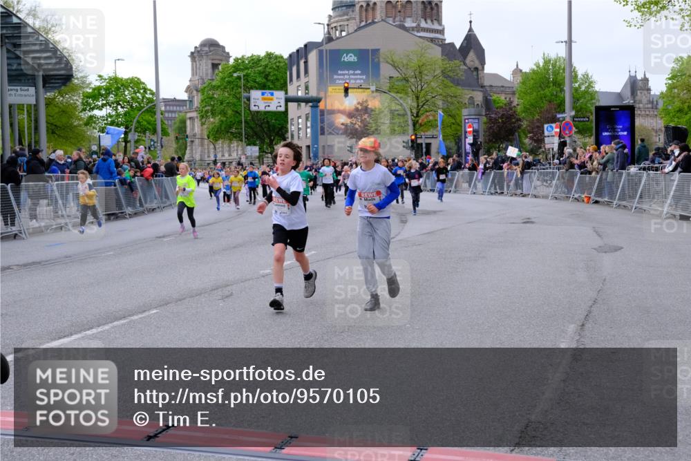 25.04.2026 - Das Zehntel Tim E. http://msf.ph/oto/9570105 25.04.2026 09:00:43 Ziel 1349, 1406, 1444, 1447, 1452, 1493, 1635, 1643, 1722, 1746, 1751, 1822, 1893, 1919, 2240, 2350, 2493, 2587, 2627, 2628, 2716, 2724, 2743, 2879, 2967, 3471, 3514, 3540, 3619, 3623, 3878 meine-sportfotos.de