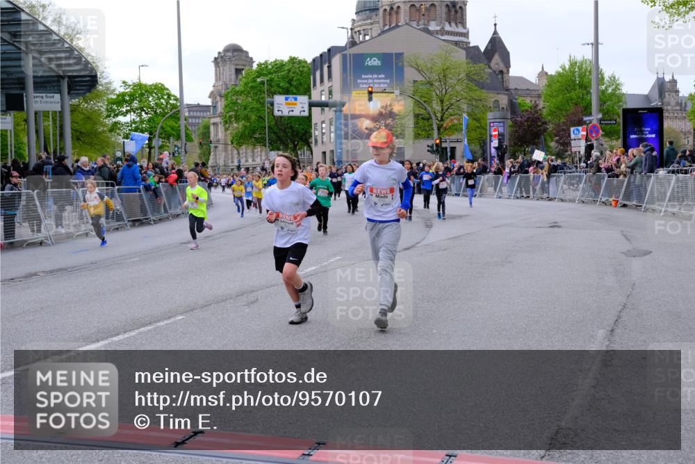 25.04.2026 - Das Zehntel Tim E. http://msf.ph/oto/9570107 25.04.2026 09:00:43 Ziel 1349, 1406, 1444, 1447, 1452, 1493, 1635, 1643, 1722, 1746, 1751, 1822, 1893, 1919, 2240, 2350, 2493, 2587, 2627, 2628, 2716, 2724, 2743, 2879, 2967, 3471, 3514, 3540, 3619, 3623, 3878 meine-sportfotos.de