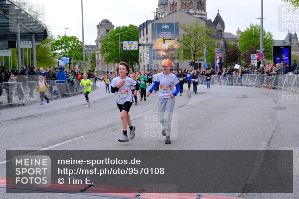25.04.2026 - Das Zehntel Tim E. http://msf.ph/oto/9570108 25.04.2026 09:00:43 Ziel 1349, 1406, 1444, 1447, 1452, 1493, 1635, 1643, 1722, 1746, 1751, 1822, 1893, 1919, 2240, 2350, 2493, 2587, 2627, 2628, 2716, 2724, 2743, 2879, 2967, 3471, 3514, 3540, 3619, 3623, 3878 meine-sportfotos.de