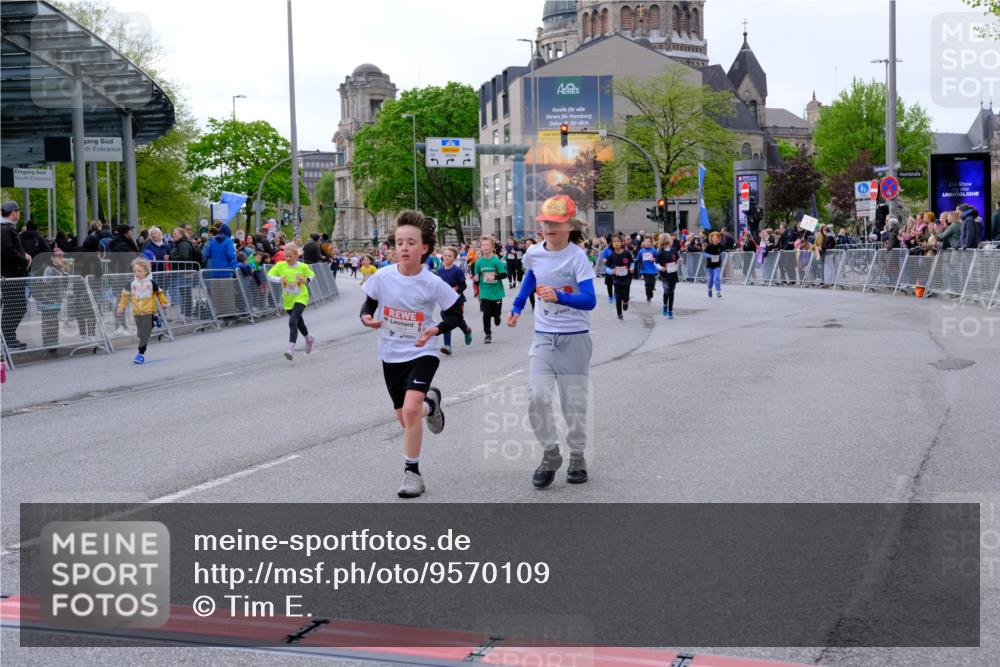 25.04.2026 - Das Zehntel Tim E. http://msf.ph/oto/9570109 25.04.2026 09:00:43 Ziel 1349, 1406, 1444, 1447, 1452, 1493, 1635, 1643, 1722, 1746, 1751, 1822, 1893, 1919, 2240, 2350, 2493, 2587, 2627, 2628, 2716, 2724, 2743, 2879, 2967, 3471, 3514, 3540, 3619, 3623, 3878 meine-sportfotos.de