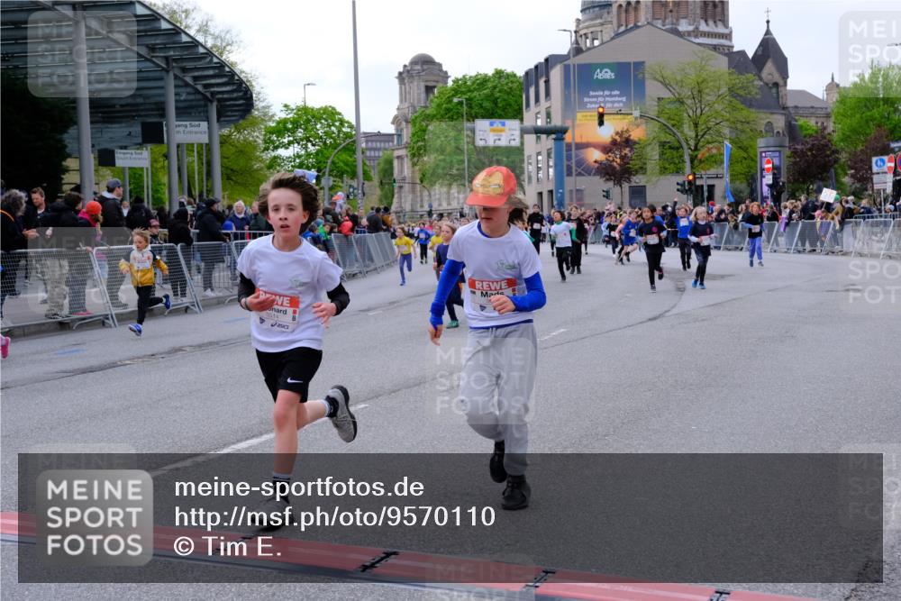 25.04.2026 - Das Zehntel Tim E. http://msf.ph/oto/9570110 25.04.2026 09:00:44 Ziel 1349, 1406, 1444, 1447, 1452, 1493, 1635, 1643, 1722, 1746, 1751, 1893, 1919, 2240, 2350, 2493, 2587, 2627, 2628, 2716, 2720, 2724, 2743, 2879, 2967, 3471, 3514, 3540, 3619, 3623, 3878 meine-sportfotos.de