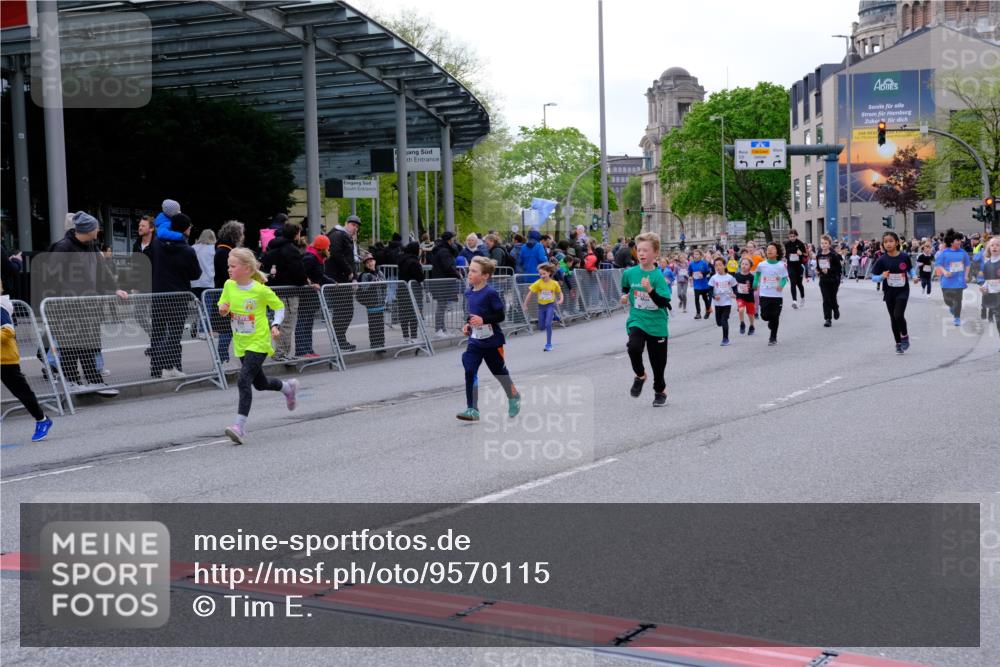 25.04.2026 - Das Zehntel Tim E. http://msf.ph/oto/9570115 25.04.2026 09:00:45 Ziel 1349, 1406, 1444, 1447, 1452, 1493, 1635, 1643, 1751, 1893, 1919, 2240, 2350, 2493, 2587, 2627, 2628, 2645, 2720, 2724, 2743, 2879, 2967, 3054, 3055, 3471, 3474, 3488, 3514, 3540, 3619, 3623, 3878 meine-sportfotos.de