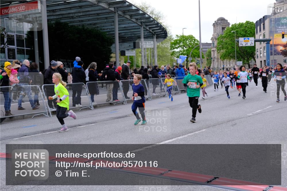 25.04.2026 - Das Zehntel Tim E. http://msf.ph/oto/9570116 25.04.2026 09:00:46 Ziel 1406, 1493, 1635, 1643, 1751, 1893, 1919, 2138, 2154, 2240, 2350, 2493, 2587, 2627, 2628, 2645, 2653, 2720, 2724, 2743, 2843, 2879, 2967, 3054, 3055, 3471, 3474, 3488, 3514, 3540, 3878, 3925, 4004 meine-sportfotos.de