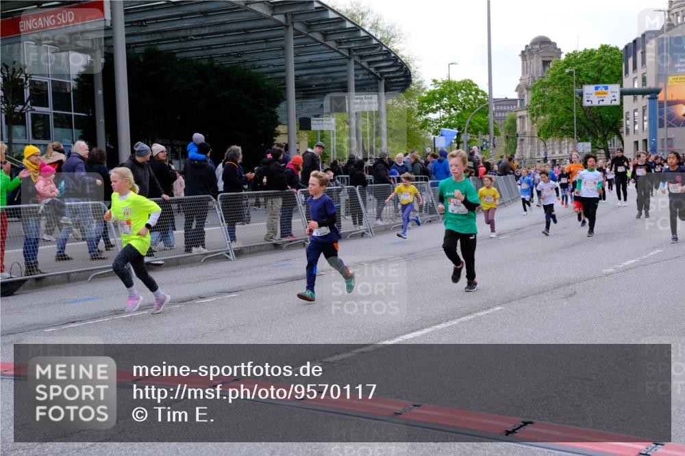 25.04.2026 - Das Zehntel Tim E. http://msf.ph/oto/9570117 25.04.2026 09:00:46 Ziel 1406, 1493, 1635, 1643, 1751, 1893, 1919, 2138, 2154, 2240, 2350, 2493, 2587, 2627, 2628, 2645, 2653, 2720, 2724, 2743, 2843, 2879, 2967, 3054, 3055, 3471, 3474, 3488, 3514, 3540, 3878, 3925, 4004 meine-sportfotos.de