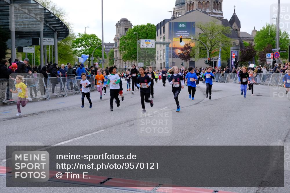 25.04.2026 - Das Zehntel Tim E. http://msf.ph/oto/9570121 25.04.2026 09:00:47 Ziel 1406, 1450, 1493, 1635, 1643, 1678, 1751, 1893, 1919, 2138, 2154, 2240, 2350, 2493, 2587, 2627, 2628, 2645, 2653, 2720, 2724, 2743, 2843, 2879, 2967, 3054, 3055, 3471, 3474, 3488, 3514, 3540, 3878, 3925, 4004 meine-sportfotos.de