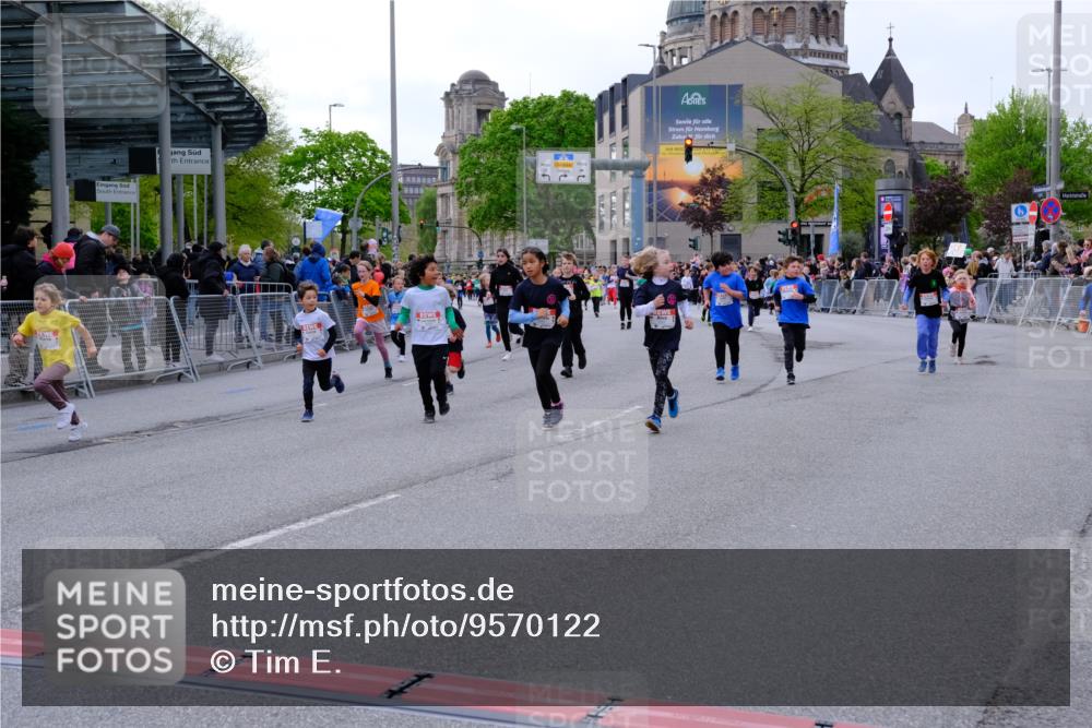 25.04.2026 - Das Zehntel Tim E. http://msf.ph/oto/9570122 25.04.2026 09:00:47 Ziel 1406, 1450, 1493, 1635, 1643, 1678, 1751, 1893, 1919, 2138, 2154, 2240, 2350, 2493, 2587, 2627, 2628, 2645, 2653, 2720, 2724, 2743, 2843, 2879, 2967, 3054, 3055, 3471, 3474, 3488, 3514, 3540, 3878, 3925, 4004 meine-sportfotos.de