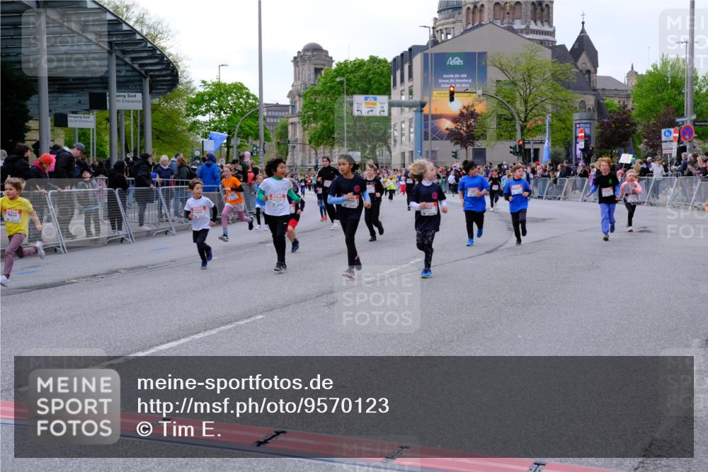 25.04.2026 - Das Zehntel Tim E. http://msf.ph/oto/9570123 25.04.2026 09:00:47 Ziel 1406, 1450, 1493, 1635, 1643, 1678, 1751, 1893, 1919, 2138, 2154, 2240, 2350, 2493, 2587, 2627, 2628, 2645, 2653, 2720, 2724, 2743, 2843, 2879, 2967, 3054, 3055, 3471, 3474, 3488, 3514, 3540, 3878, 3925, 4004 meine-sportfotos.de