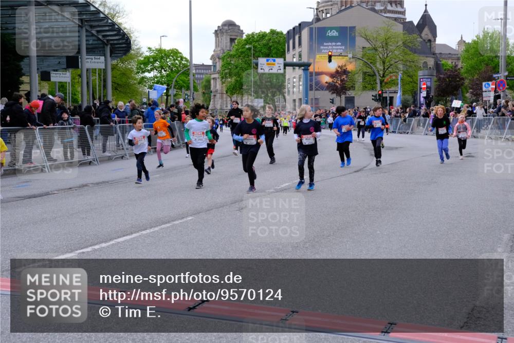 25.04.2026 - Das Zehntel Tim E. http://msf.ph/oto/9570124 25.04.2026 09:00:47 Ziel 1406, 1450, 1493, 1635, 1643, 1678, 1751, 1893, 1919, 2138, 2154, 2240, 2350, 2493, 2587, 2627, 2628, 2645, 2653, 2720, 2724, 2743, 2843, 2879, 2967, 3054, 3055, 3471, 3474, 3488, 3514, 3540, 3878, 3925, 4004 meine-sportfotos.de