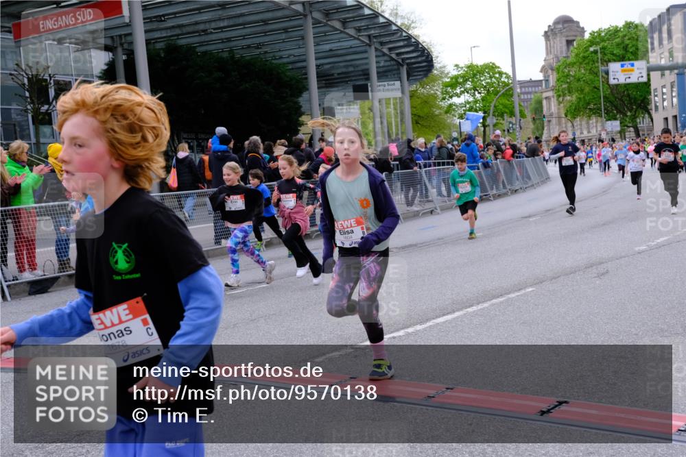 25.04.2026 - Das Zehntel Tim E. http://msf.ph/oto/9570138 25.04.2026 09:00:53 Ziel 1098, 1099, 1450, 1604, 1666, 1671, 1678, 1751, 1893, 1919, 2124, 2138, 2154, 2210, 2213, 2240, 2301, 2350, 2352, 2353, 2406, 2645, 2653, 2720, 2724, 2843, 2929, 2933, 3054, 3055, 3362, 3365, 3390, 3474, 3488, 3798, 3816, 3925, 4004 meine-sportfotos.de
