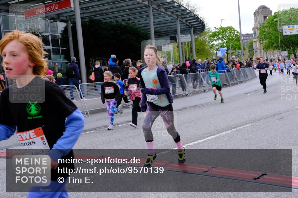 25.04.2026 - Das Zehntel Tim E. http://msf.ph/oto/9570139 25.04.2026 09:00:53 Ziel 1098, 1099, 1450, 1604, 1666, 1671, 1678, 1751, 1893, 1919, 2124, 2138, 2154, 2210, 2213, 2240, 2301, 2350, 2352, 2353, 2406, 2645, 2653, 2720, 2724, 2843, 2929, 2933, 3054, 3055, 3362, 3365, 3390, 3474, 3488, 3798, 3816, 3925, 4004 meine-sportfotos.de