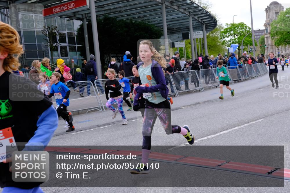 25.04.2026 - Das Zehntel Tim E. http://msf.ph/oto/9570140 25.04.2026 09:00:53 Ziel 1098, 1099, 1450, 1604, 1666, 1671, 1678, 1751, 1893, 1919, 2124, 2138, 2154, 2210, 2213, 2240, 2301, 2350, 2352, 2353, 2406, 2645, 2653, 2720, 2724, 2843, 2929, 2933, 3054, 3055, 3362, 3365, 3390, 3474, 3488, 3798, 3816, 3925, 4004 meine-sportfotos.de
