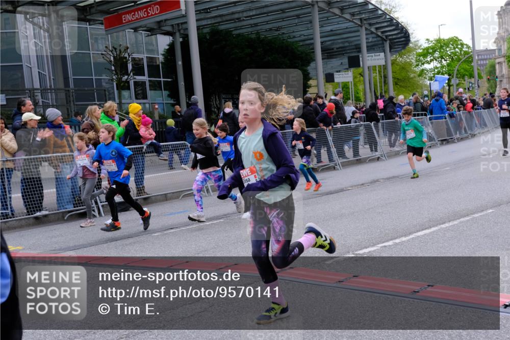 25.04.2026 - Das Zehntel Tim E. http://msf.ph/oto/9570141 25.04.2026 09:00:53 Ziel 1098, 1099, 1450, 1604, 1666, 1671, 1678, 1751, 1893, 1919, 2124, 2138, 2154, 2210, 2213, 2240, 2301, 2350, 2352, 2353, 2406, 2645, 2653, 2720, 2724, 2843, 2929, 2933, 3054, 3055, 3362, 3365, 3390, 3474, 3488, 3798, 3816, 3925, 4004 meine-sportfotos.de