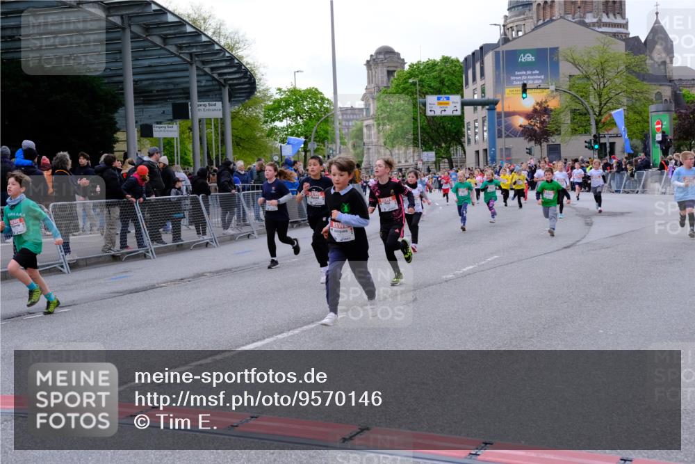 25.04.2026 - Das Zehntel Tim E. http://msf.ph/oto/9570146 25.04.2026 09:00:55 Ziel 1098, 1099, 1450, 1553, 1604, 1666, 1671, 1678, 2124, 2138, 2154, 2210, 2213, 2301, 2352, 2353, 2406, 2645, 2653, 2720, 2724, 2843, 2929, 2933, 3054, 3055, 3362, 3365, 3390, 3474, 3488, 3510, 3517, 3521, 3798, 3802, 3816, 3925, 4004 meine-sportfotos.de