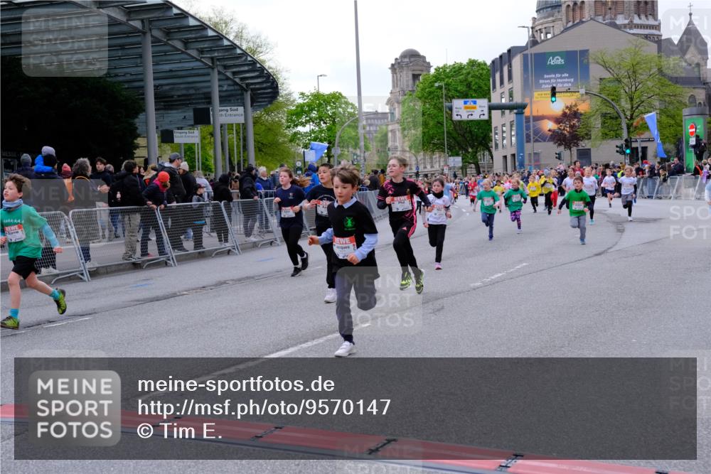 25.04.2026 - Das Zehntel Tim E. http://msf.ph/oto/9570147 25.04.2026 09:00:55 Ziel 1098, 1099, 1450, 1553, 1604, 1666, 1671, 1678, 2124, 2138, 2154, 2210, 2213, 2301, 2352, 2353, 2406, 2645, 2653, 2720, 2724, 2843, 2929, 2933, 3054, 3055, 3362, 3365, 3390, 3474, 3488, 3510, 3517, 3521, 3798, 3802, 3816, 3925, 4004 meine-sportfotos.de