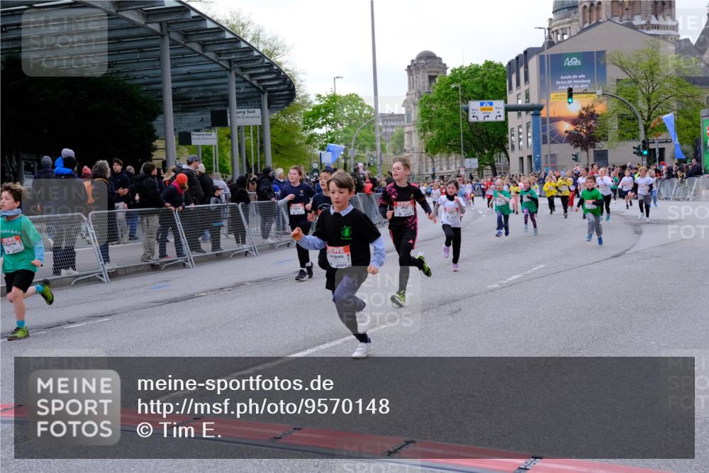 25.04.2026 - Das Zehntel Tim E. http://msf.ph/oto/9570148 25.04.2026 09:00:55 Ziel 1098, 1099, 1450, 1553, 1604, 1666, 1671, 1678, 2124, 2138, 2154, 2210, 2213, 2301, 2352, 2353, 2406, 2645, 2653, 2720, 2724, 2843, 2929, 2933, 3054, 3055, 3362, 3365, 3390, 3474, 3488, 3510, 3517, 3521, 3798, 3802, 3816, 3925, 4004 meine-sportfotos.de