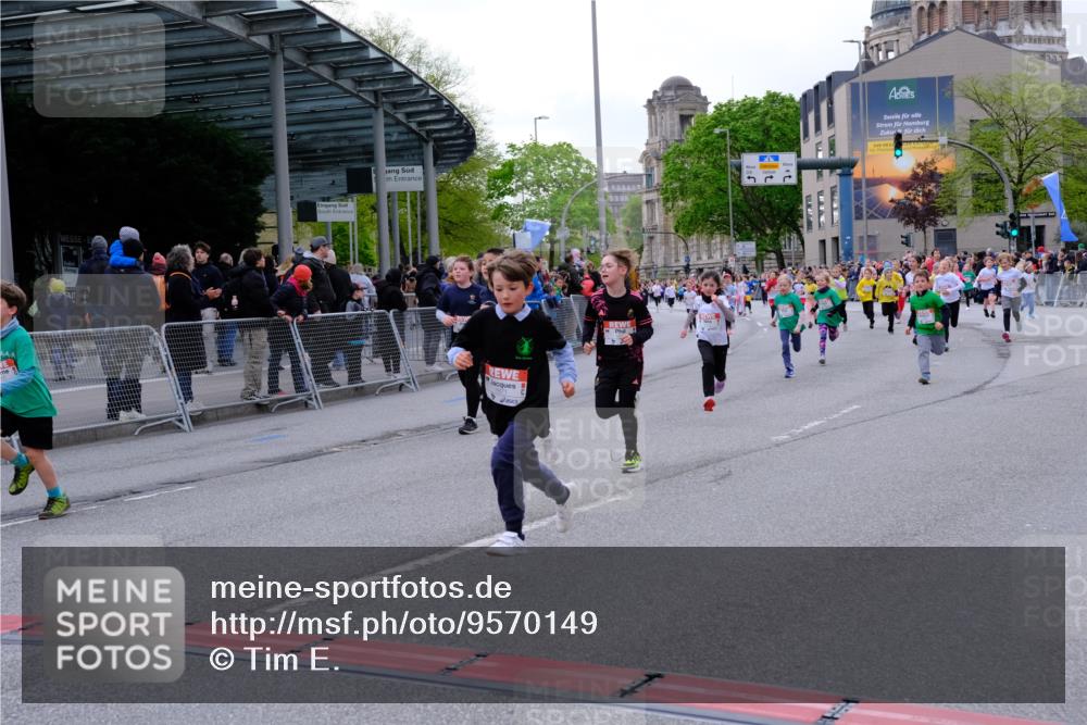 25.04.2026 - Das Zehntel Tim E. http://msf.ph/oto/9570149 25.04.2026 09:00:55 Ziel 1098, 1099, 1450, 1553, 1604, 1666, 1671, 1678, 2124, 2138, 2154, 2210, 2213, 2301, 2352, 2353, 2406, 2645, 2653, 2720, 2724, 2843, 2929, 2933, 3054, 3055, 3362, 3365, 3390, 3474, 3488, 3510, 3517, 3521, 3798, 3802, 3816, 3925, 4004 meine-sportfotos.de