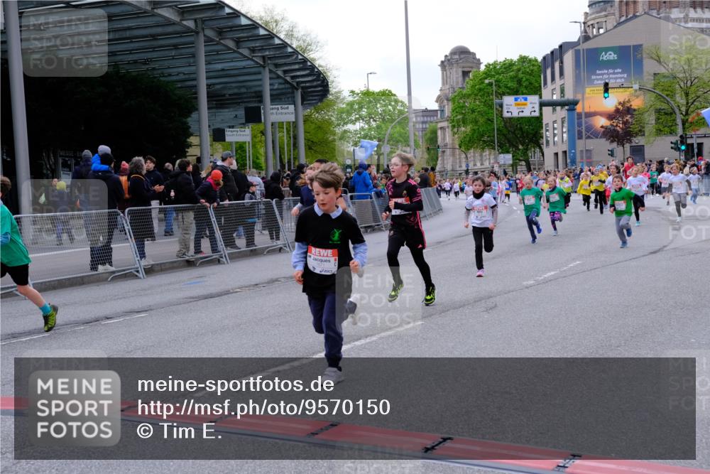 25.04.2026 - Das Zehntel Tim E. http://msf.ph/oto/9570150 25.04.2026 09:00:55 Ziel 1098, 1099, 1450, 1553, 1604, 1666, 1671, 1678, 2124, 2138, 2154, 2210, 2213, 2301, 2352, 2353, 2406, 2645, 2653, 2720, 2724, 2843, 2929, 2933, 3054, 3055, 3362, 3365, 3390, 3474, 3488, 3510, 3517, 3521, 3798, 3802, 3816, 3925, 4004 meine-sportfotos.de