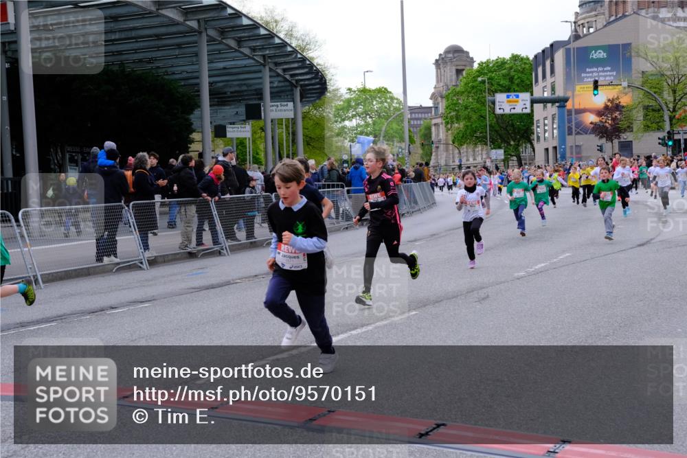 25.04.2026 - Das Zehntel Tim E. http://msf.ph/oto/9570151 25.04.2026 09:00:55 Ziel 1098, 1099, 1450, 1553, 1604, 1666, 1671, 1678, 2124, 2138, 2154, 2210, 2213, 2301, 2352, 2353, 2406, 2645, 2653, 2720, 2724, 2843, 2929, 2933, 3054, 3055, 3362, 3365, 3390, 3474, 3488, 3510, 3517, 3521, 3798, 3802, 3816, 3925, 4004 meine-sportfotos.de