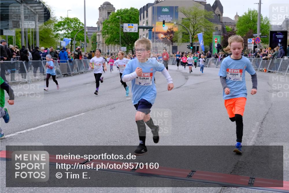 25.04.2026 - Das Zehntel Tim E. http://msf.ph/oto/9570160 25.04.2026 09:00:58 Ziel 1098, 1099, 1450, 1528, 1534, 1536, 1553, 1604, 1666, 1671, 1678, 2124, 2138, 2154, 2210, 2213, 2301, 2352, 2353, 2406, 2653, 2843, 2889, 2903, 2904, 2929, 2933, 3135, 3362, 3365, 3390, 3480, 3496, 3510, 3517, 3521, 3798, 3802, 3816, 3925, 4004 meine-sportfotos.de