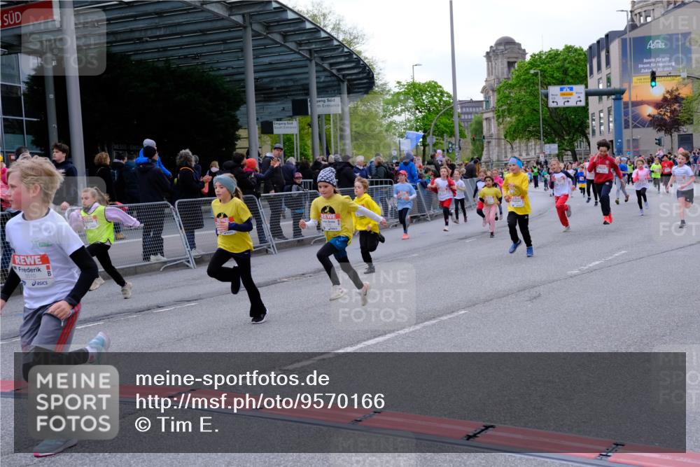 25.04.2026 - Das Zehntel Tim E. http://msf.ph/oto/9570166 25.04.2026 09:01:00 Ziel 1098, 1099, 1528, 1534, 1536, 1553, 1559, 1604, 1666, 1671, 2124, 2210, 2213, 2301, 2352, 2353, 2406, 2889, 2891, 2903, 2904, 2929, 2933, 2957, 3135, 3362, 3365, 3371, 3374, 3390, 3480, 3489, 3496, 3510, 3517, 3521, 3798, 3802, 3805, 3816 meine-sportfotos.de