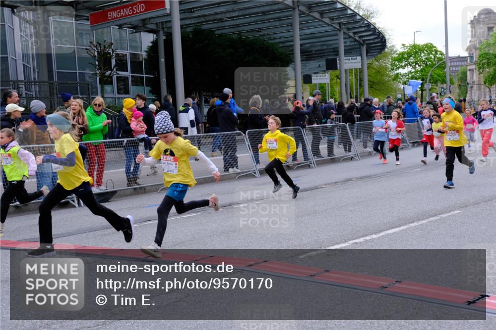 25.04.2026 - Das Zehntel Tim E. http://msf.ph/oto/9570170 25.04.2026 09:01:01 Ziel 1098, 1099, 1528, 1534, 1536, 1553, 1559, 1666, 1671, 2124, 2210, 2213, 2301, 2352, 2353, 2406, 2889, 2891, 2903, 2904, 2929, 2932, 2957, 3135, 3362, 3365, 3371, 3374, 3390, 3480, 3489, 3496, 3510, 3517, 3521, 3798, 3802, 3805, 3816 meine-sportfotos.de