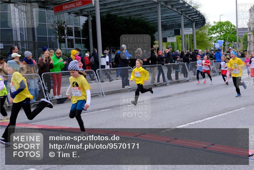 25.04.2026 - Das Zehntel Tim E. http://msf.ph/oto/9570171 25.04.2026 09:01:01 Ziel 1098, 1099, 1528, 1534, 1536, 1553, 1559, 1666, 1671, 2124, 2210, 2213, 2301, 2352, 2353, 2406, 2889, 2891, 2903, 2904, 2929, 2932, 2957, 3135, 3362, 3365, 3371, 3374, 3390, 3480, 3489, 3496, 3510, 3517, 3521, 3798, 3802, 3805, 3816 meine-sportfotos.de