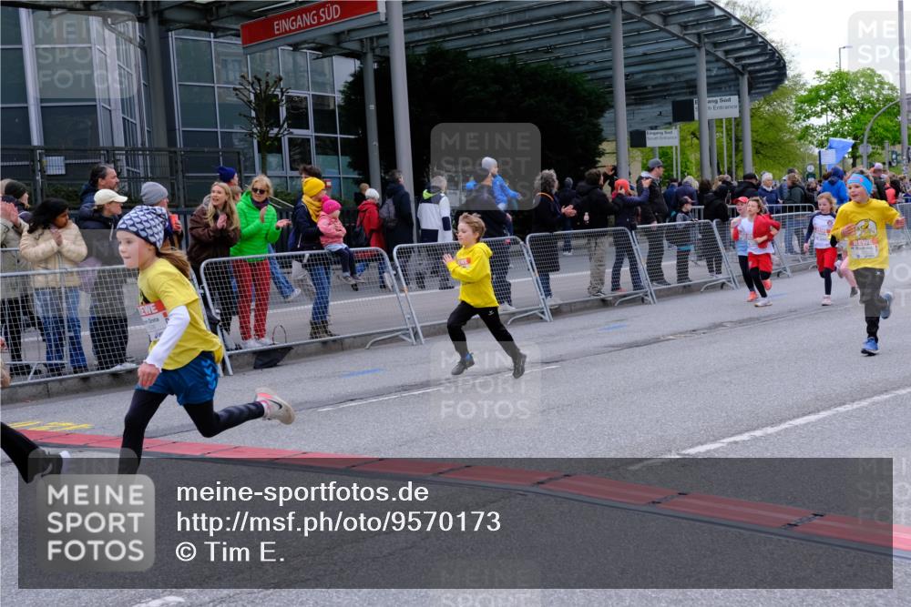 25.04.2026 - Das Zehntel Tim E. http://msf.ph/oto/9570173 25.04.2026 09:01:01 Ziel 1098, 1099, 1528, 1534, 1536, 1553, 1559, 1666, 1671, 2124, 2210, 2213, 2301, 2352, 2353, 2406, 2889, 2891, 2903, 2904, 2929, 2932, 2957, 3135, 3362, 3365, 3371, 3374, 3390, 3480, 3489, 3496, 3510, 3517, 3521, 3798, 3802, 3805, 3816 meine-sportfotos.de