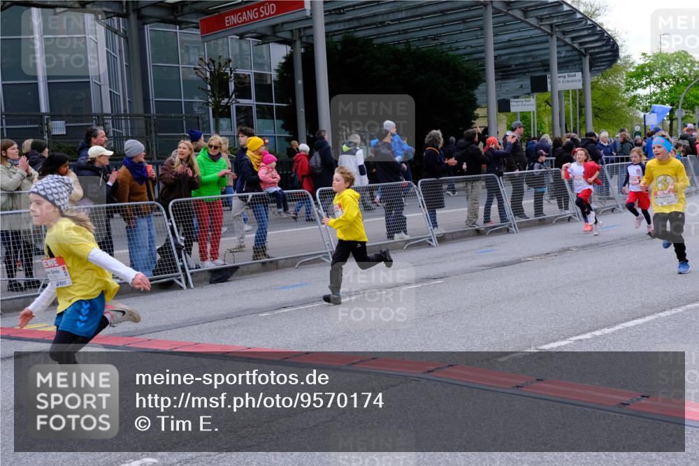 25.04.2026 - Das Zehntel Tim E. http://msf.ph/oto/9570174 25.04.2026 09:01:01 Ziel 1098, 1099, 1528, 1534, 1536, 1553, 1559, 1666, 1671, 2124, 2210, 2213, 2301, 2352, 2353, 2406, 2889, 2891, 2903, 2904, 2929, 2932, 2957, 3135, 3362, 3365, 3371, 3374, 3390, 3480, 3489, 3496, 3510, 3517, 3521, 3798, 3802, 3805, 3816 meine-sportfotos.de