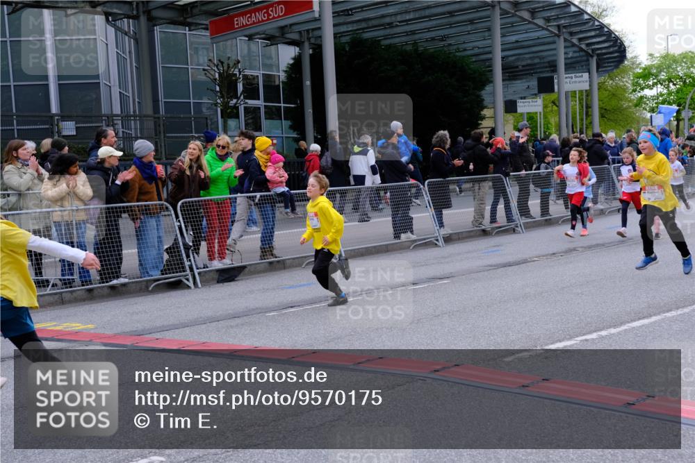 25.04.2026 - Das Zehntel Tim E. http://msf.ph/oto/9570175 25.04.2026 09:01:01 Ziel 1098, 1099, 1528, 1534, 1536, 1553, 1559, 1666, 1671, 2124, 2210, 2213, 2301, 2352, 2353, 2406, 2889, 2891, 2903, 2904, 2929, 2932, 2957, 3135, 3362, 3365, 3371, 3374, 3390, 3480, 3489, 3496, 3510, 3517, 3521, 3798, 3802, 3805, 3816 meine-sportfotos.de