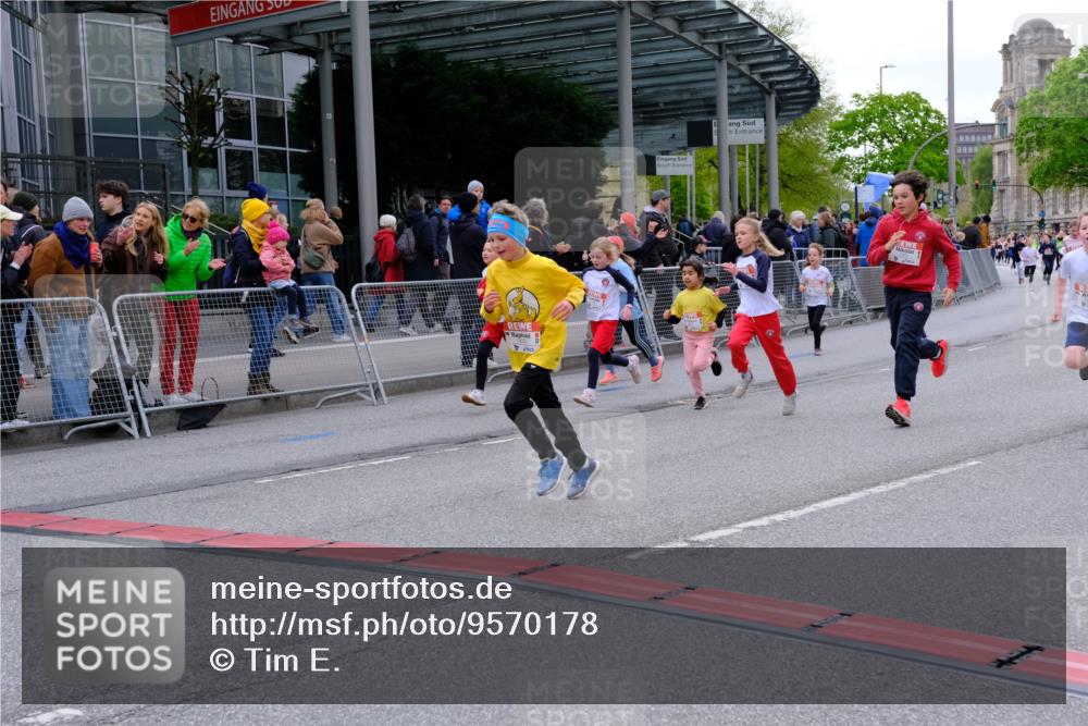 25.04.2026 - Das Zehntel Tim E. http://msf.ph/oto/9570178 25.04.2026 09:01:02 Ziel 1098, 1099, 1528, 1534, 1536, 1553, 1559, 1666, 1671, 2210, 2213, 2301, 2352, 2353, 2406, 2889, 2891, 2903, 2904, 2932, 2957, 3135, 3371, 3374, 3480, 3489, 3496, 3510, 3517, 3521, 3798, 3802, 3805, 3816 meine-sportfotos.de