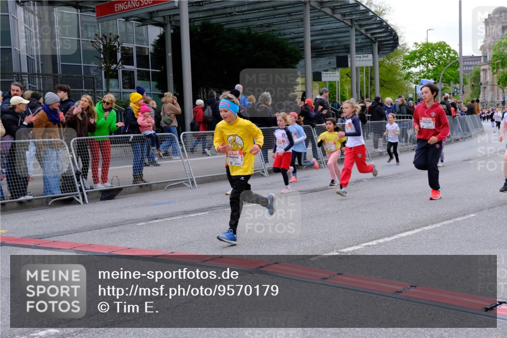 25.04.2026 - Das Zehntel Tim E. http://msf.ph/oto/9570179 25.04.2026 09:01:02 Ziel 1098, 1099, 1528, 1534, 1536, 1553, 1559, 1666, 1671, 2210, 2213, 2301, 2352, 2353, 2406, 2889, 2891, 2903, 2904, 2932, 2957, 3135, 3371, 3374, 3480, 3489, 3496, 3510, 3517, 3521, 3798, 3802, 3805, 3816 meine-sportfotos.de