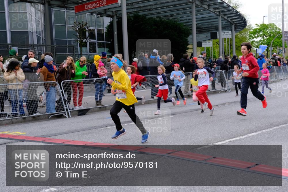 25.04.2026 - Das Zehntel Tim E. http://msf.ph/oto/9570181 25.04.2026 09:01:02 Ziel 1098, 1099, 1528, 1534, 1536, 1553, 1559, 1666, 1671, 2210, 2213, 2301, 2352, 2353, 2406, 2889, 2891, 2903, 2904, 2932, 2957, 3135, 3371, 3374, 3480, 3489, 3496, 3510, 3517, 3521, 3798, 3802, 3805, 3816 meine-sportfotos.de