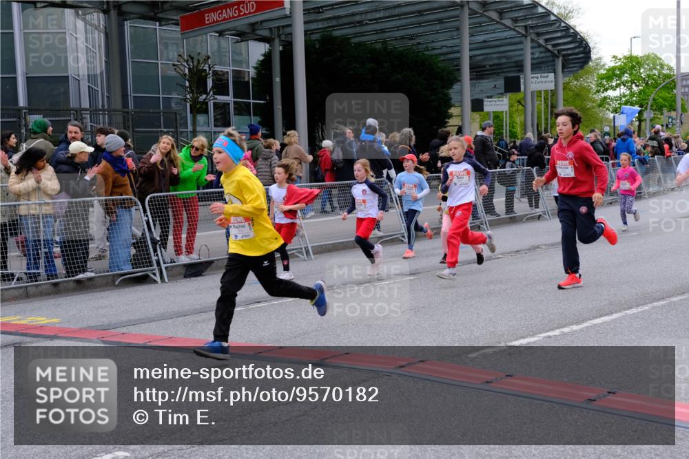 25.04.2026 - Das Zehntel Tim E. http://msf.ph/oto/9570182 25.04.2026 09:01:02 Ziel 1098, 1099, 1528, 1534, 1536, 1553, 1559, 1666, 1671, 2210, 2213, 2301, 2352, 2353, 2406, 2889, 2891, 2903, 2904, 2932, 2957, 3135, 3371, 3374, 3480, 3489, 3496, 3510, 3517, 3521, 3798, 3802, 3805, 3816 meine-sportfotos.de