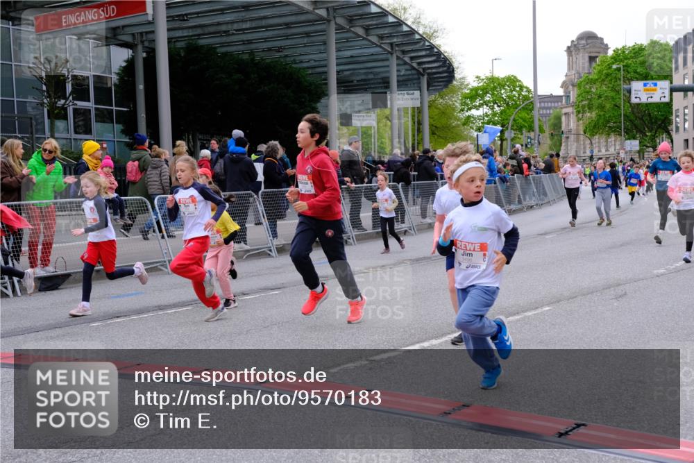 25.04.2026 - Das Zehntel Tim E. http://msf.ph/oto/9570183 25.04.2026 09:01:03 Ziel 1098, 1099, 1528, 1534, 1536, 1553, 1559, 1666, 2213, 2301, 2352, 2353, 2406, 2464, 2889, 2891, 2903, 2904, 2932, 2957, 2988, 2991, 3135, 3371, 3374, 3480, 3489, 3496, 3510, 3517, 3521, 3798, 3802, 3805, 3816 meine-sportfotos.de