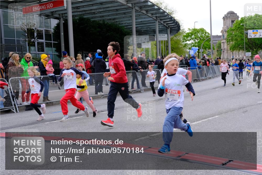 25.04.2026 - Das Zehntel Tim E. http://msf.ph/oto/9570184 25.04.2026 09:01:03 Ziel 1098, 1099, 1528, 1534, 1536, 1553, 1559, 1666, 2213, 2301, 2352, 2353, 2406, 2464, 2889, 2891, 2903, 2904, 2932, 2957, 2988, 2991, 3135, 3371, 3374, 3480, 3489, 3496, 3510, 3517, 3521, 3798, 3802, 3805, 3816 meine-sportfotos.de