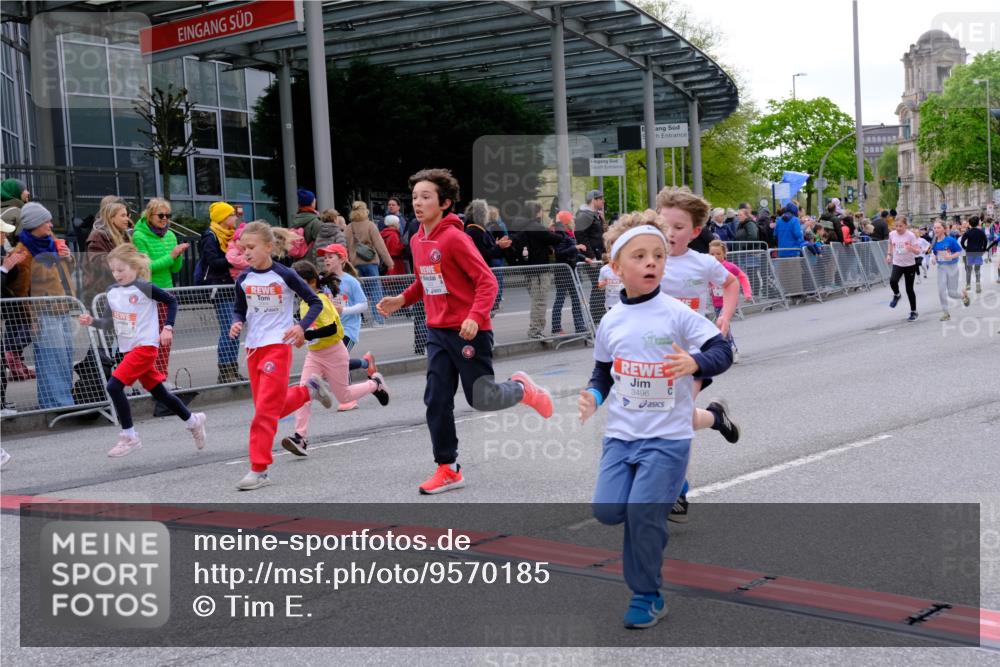 25.04.2026 - Das Zehntel Tim E. http://msf.ph/oto/9570185 25.04.2026 09:01:03 Ziel 1098, 1099, 1528, 1534, 1536, 1553, 1559, 1666, 2213, 2301, 2352, 2353, 2406, 2464, 2889, 2891, 2903, 2904, 2932, 2957, 2988, 2991, 3135, 3371, 3374, 3480, 3489, 3496, 3510, 3517, 3521, 3798, 3802, 3805, 3816 meine-sportfotos.de